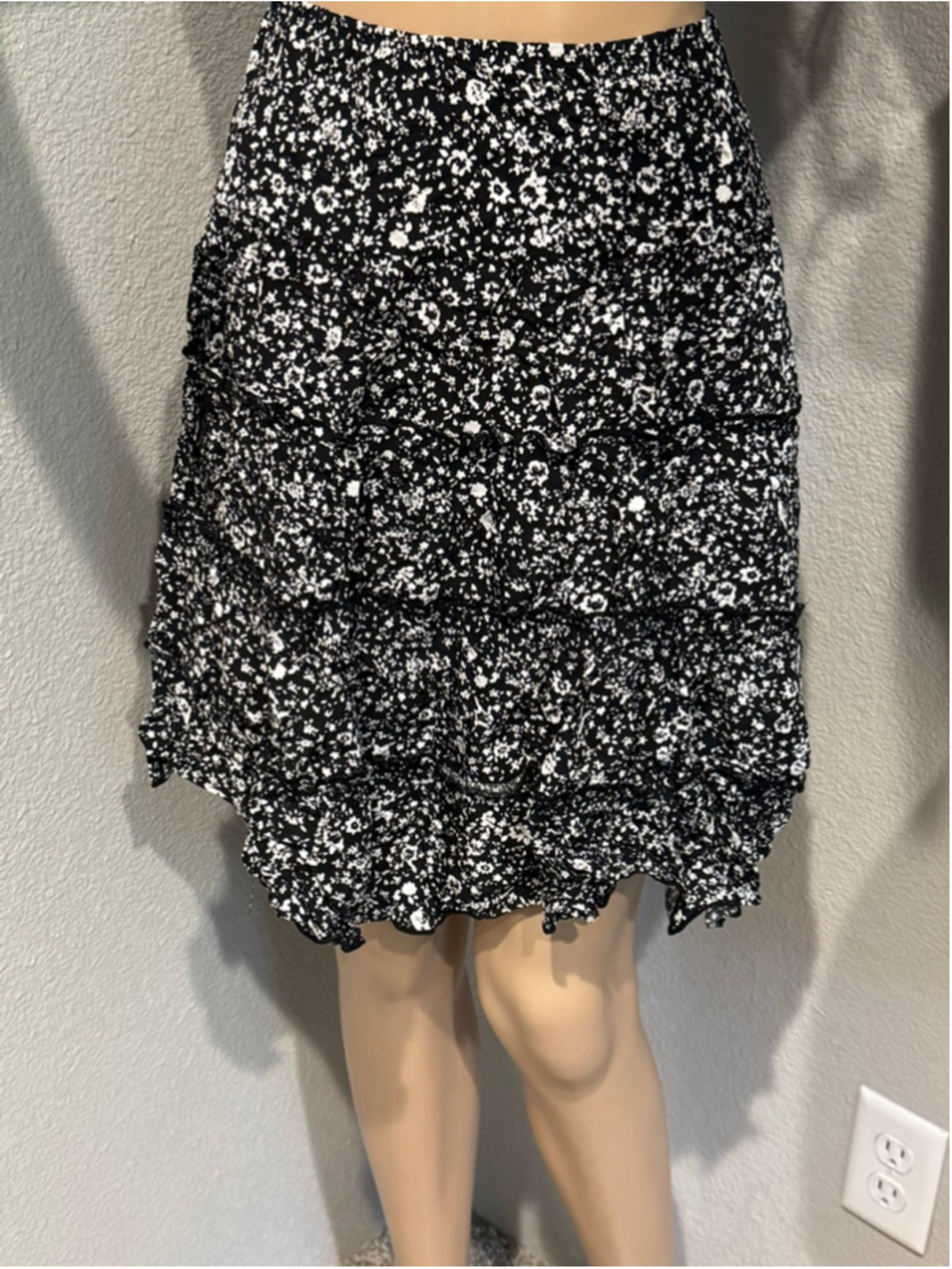 Women's STUDIO 253 Black & White Floral Tiered Pull on Mini Skirt L
